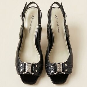 Elegant Black Slingback Kitten Heels